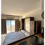 Modern & Sunny Apartment