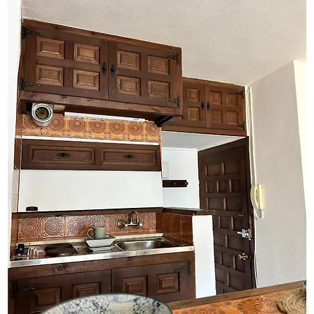 Modern & Sunny דירה