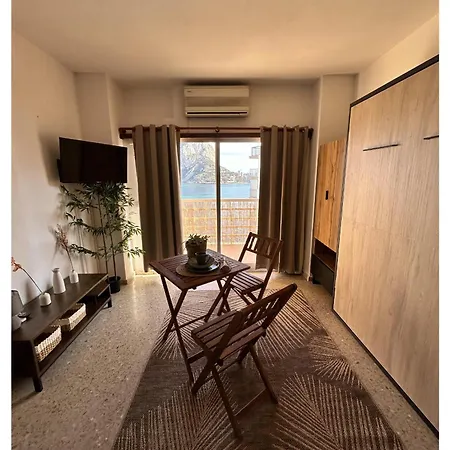 Modern & Sunny דירה