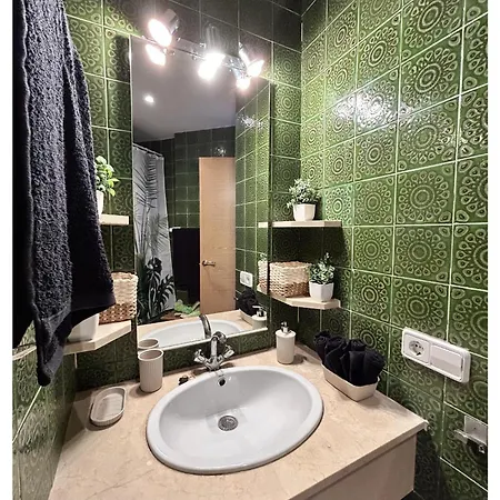 Modern & Sunny דירה